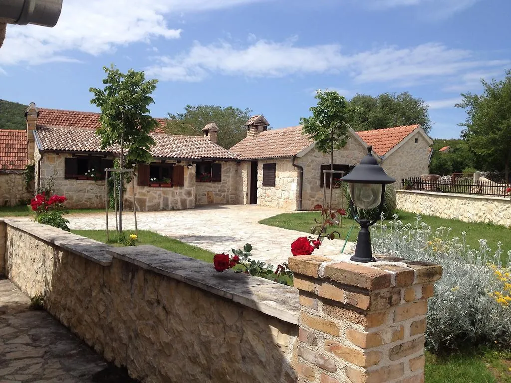 Micanovi Dvori Mobile Home Village Zrmanja Obrovac